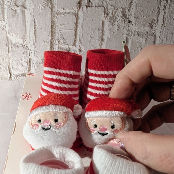Festive Baby Socks Set 1-2T with Stuffed Santa and Stuffed Gift Bow Designs 🎁🎁 - Picture 5 of 7